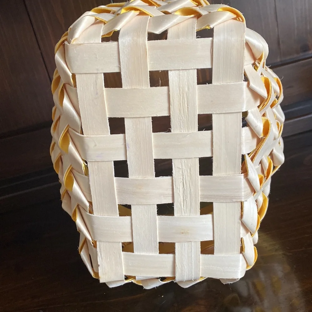 3/$39 - Beautiful yellow and cream basket with handle